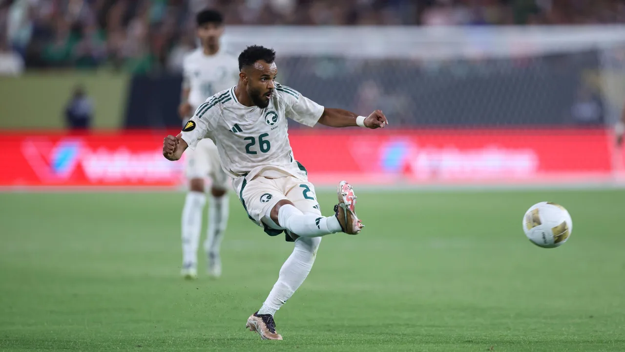 آل الشيخ يهاجم نجم الأهلي: مجرشي سبب الخسائر وسعود عبدالحميد أفضل بمراحل